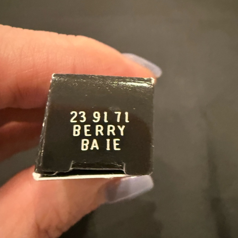 Mary Kay Waterproof Lip Liner Berry New in Box - Picture 2 of 6